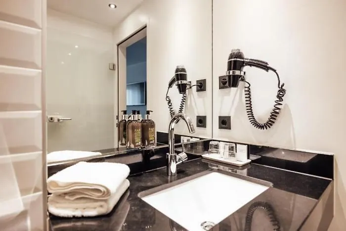 Grauer Baer מלון